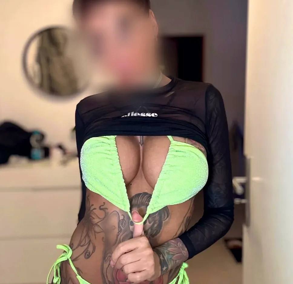 Claire, 37