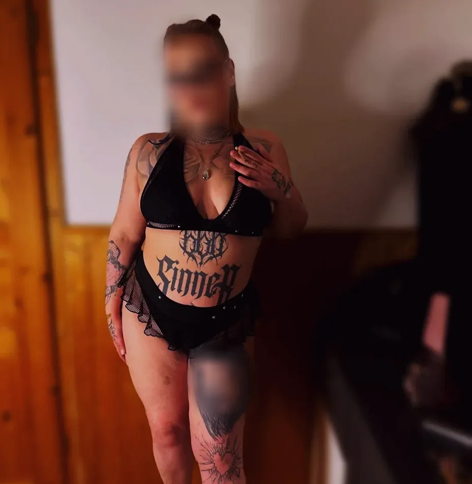 Ella, 26
