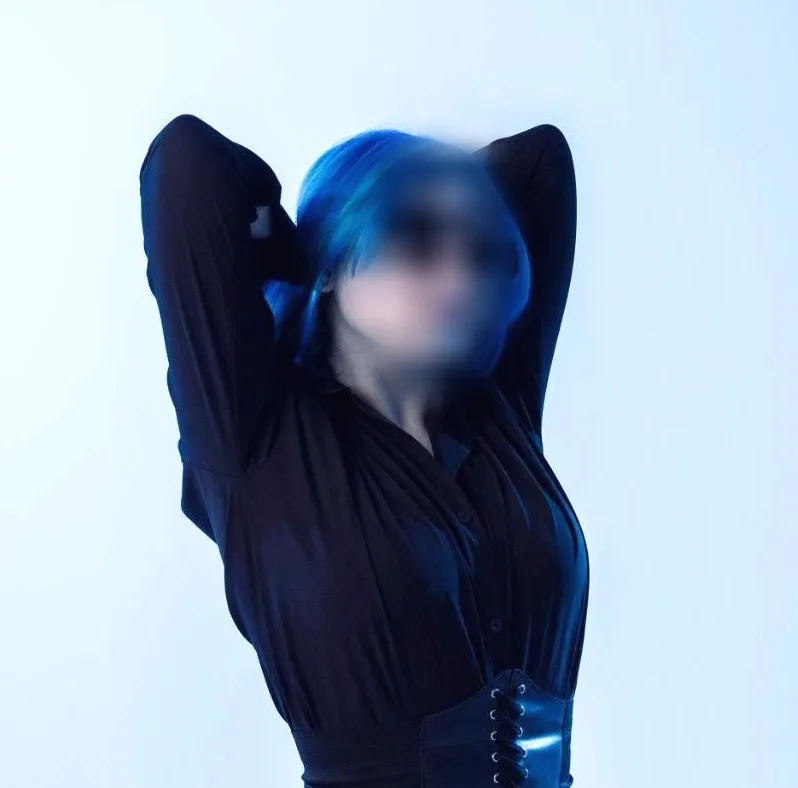 Julia, 21