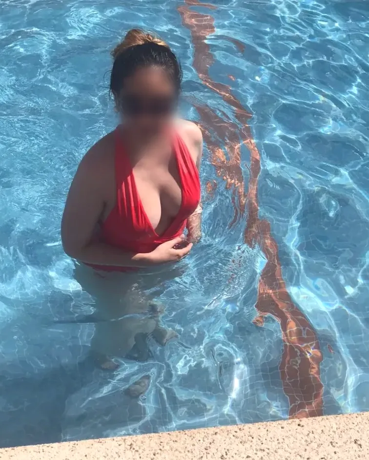 Zoe, 27